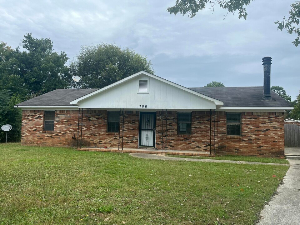 706 Cottonwood Ct in Grovetown, GA - Building Photo