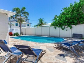 230 144th Ave in Madeira Beach, FL - Building Photo