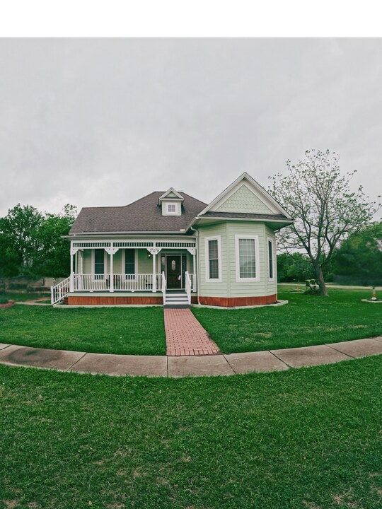 309 Lexington St in Manor, TX - Building Photo