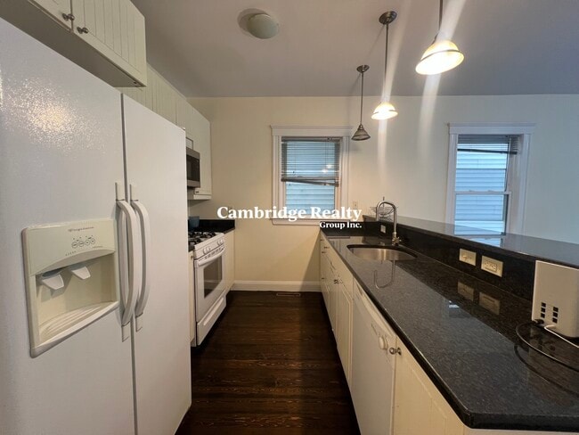 6 Giles Park, Unit 1 in Somerville, MA - Foto de edificio - Building Photo