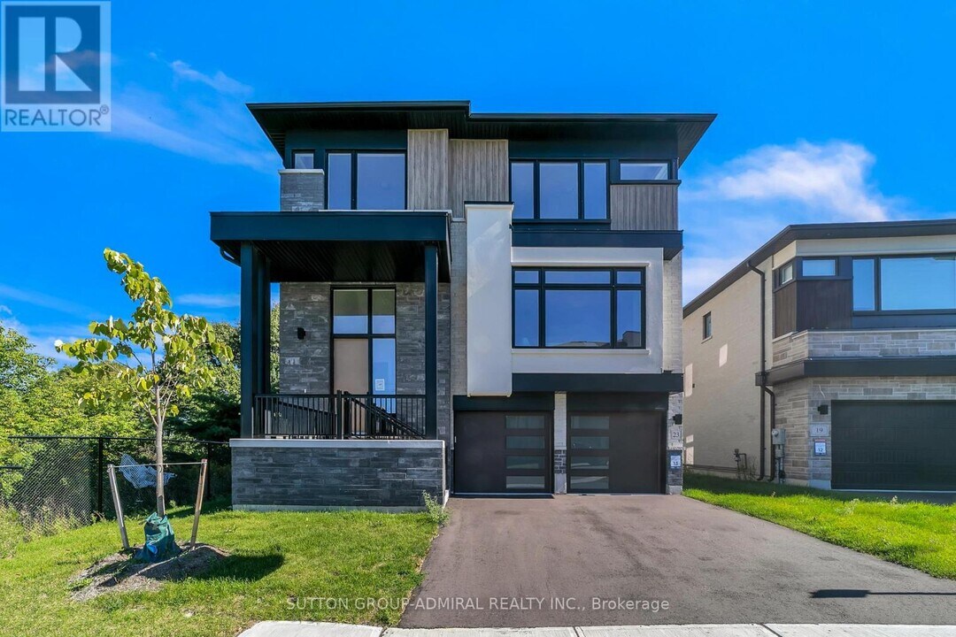 23 Kingwood Ln in Aurora, ON - Building Photo
