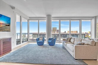 1101 Ocean Ave N in Asbury Park, NJ - Foto de edificio - Building Photo