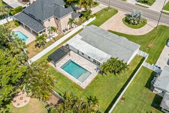 1033 Snell Isle Blvd NE in St. Petersburg, FL - Building Photo - Building Photo