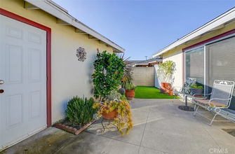2275 W Coronet Ave in Anaheim, CA - Foto de edificio - Building Photo