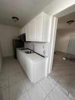 3248 NW 102nd St in Miami, FL - Building Photo