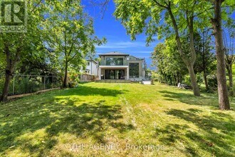 9 Earl St in Mississauga, ON - Building Photo - Building Photo