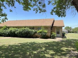 214 Kettler Dr in Robinson, TX - Building Photo