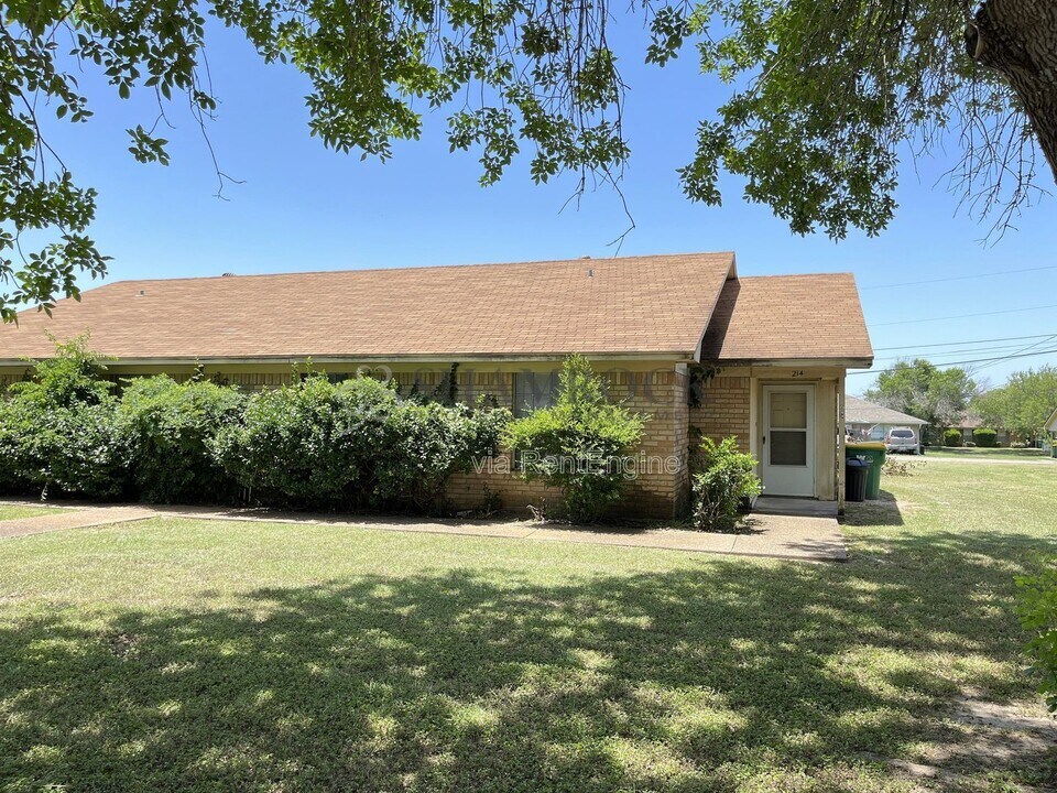 214 Kettler Dr in Robinson, TX - Building Photo