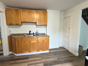 105 Silver Ln in East Hartford, CT - Foto de edificio - Building Photo