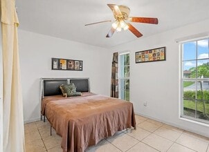 8528 Southampton Dr in Miramar, FL - Building Photo - Building Photo