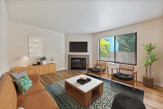 Cascade Court in Tacoma, WA - Building Photo - Building Photo
