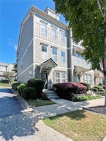 525 Grove Field Ct NW in Suwanee, GA - Building Photo