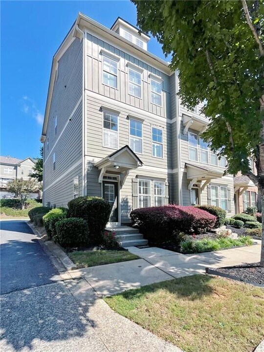 525 Grove Field Ct NW in Suwanee, GA - Building Photo