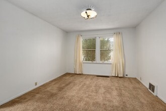 922 W New York Ave in Oshkosh, WI - Building Photo - Building Photo