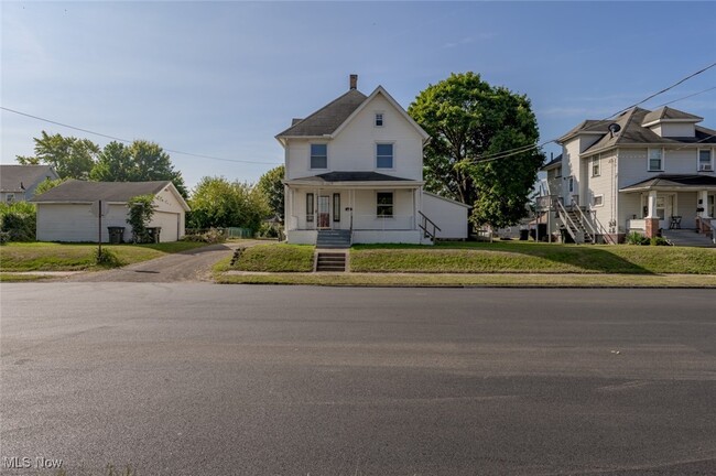 2218 10th St SW in Canton, OH - Building Photo - Building Photo