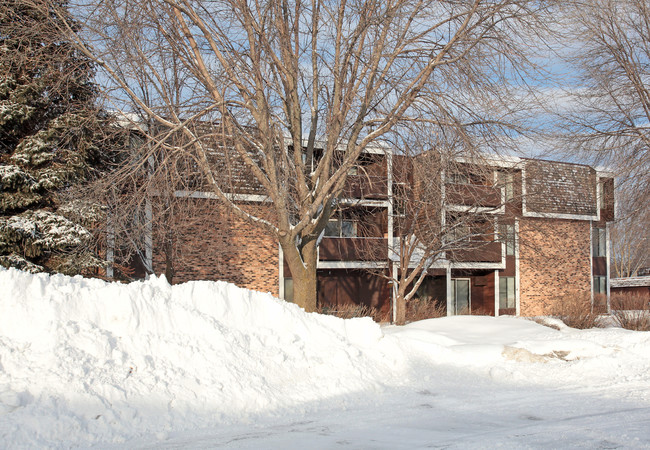 Nyberg Apartments 55+ in Willmar, MN - Foto de edificio - Building Photo