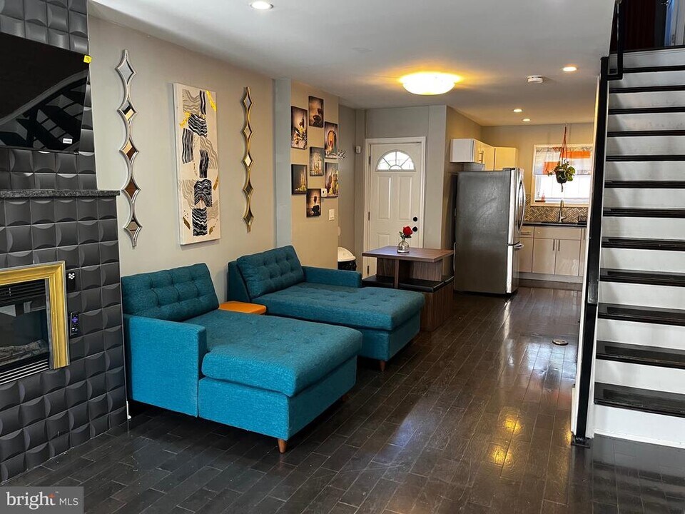 2423 W Seybert St in Philadelphia, PA - Building Photo