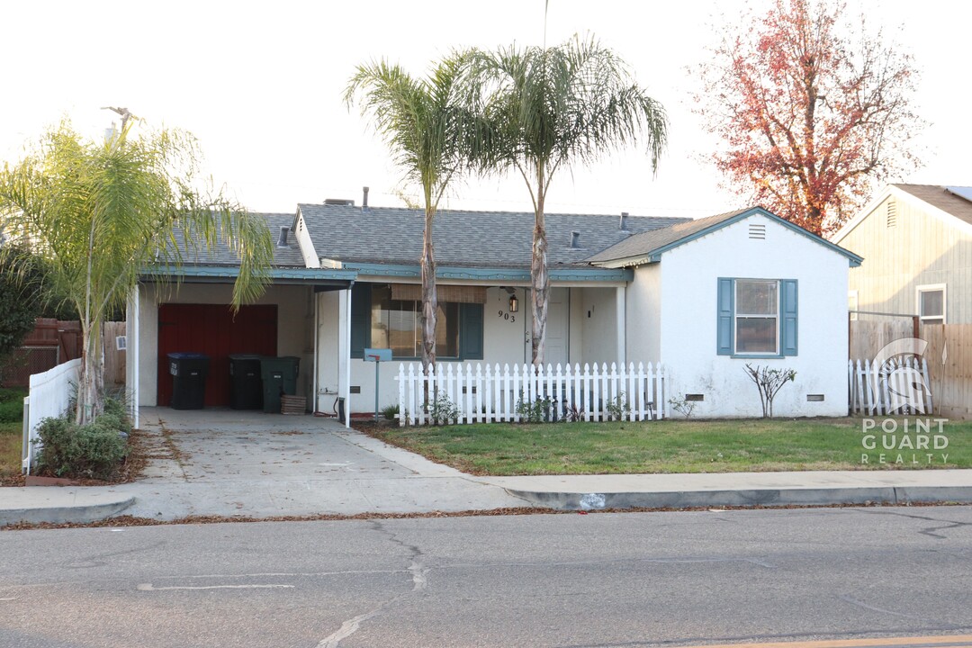 903 S Burke St in Visalia, CA - Building Photo