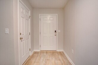 7818 Lakeside Oaks Dr in Bellview, FL - Building Photo - Building Photo