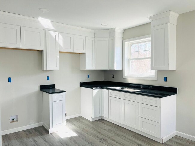 13 Walker St in New London, CT - Building Photo - Building Photo