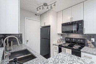 Lake's Edge in Pickerington, OH - Building Photo