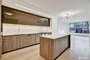 338 Main St, Unit 9F in San Francisco, CA - Building Photo