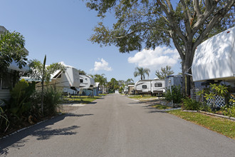 12400 U.S. Highway 19 N in Largo, FL - Building Photo - Building Photo