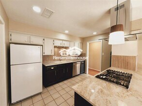 9506 Carousel Ln in Houston, TX - Foto de edificio - Building Photo