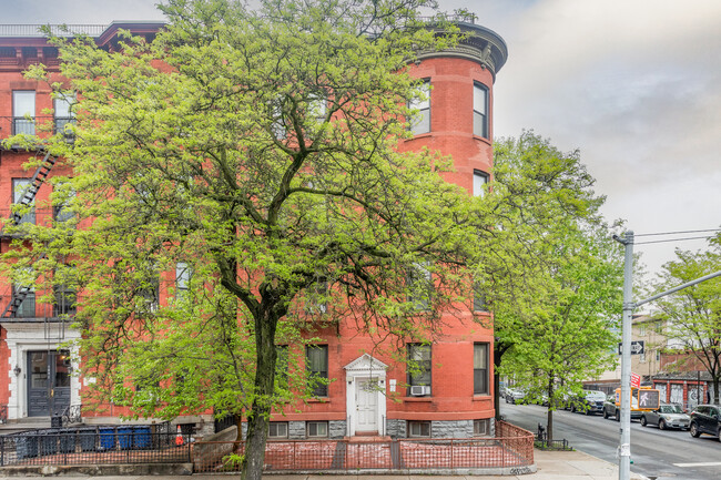 1095 Bushwick Ave in Brooklyn, NY - Building Photo - Building Photo