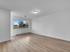 44 Highland St in Highland Park, MI - Building Photo - Building Photo