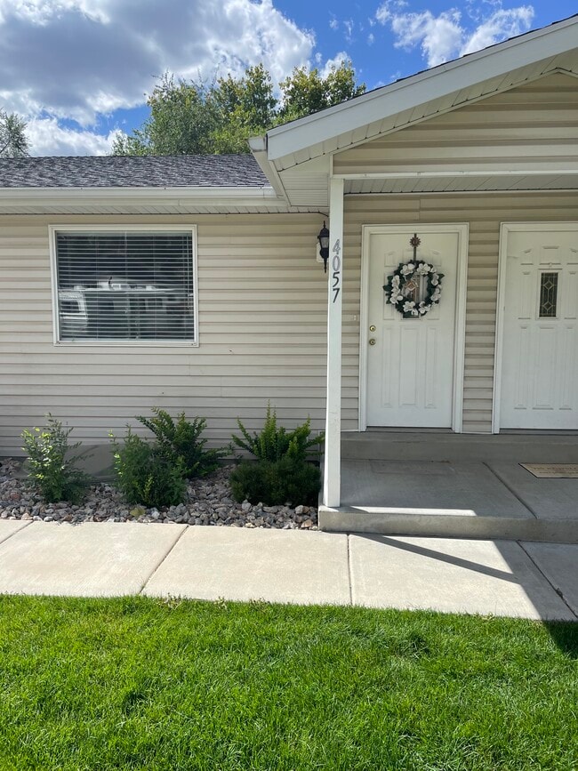 4067 Hillcrest Cir, Unit 4057 Hillcrest