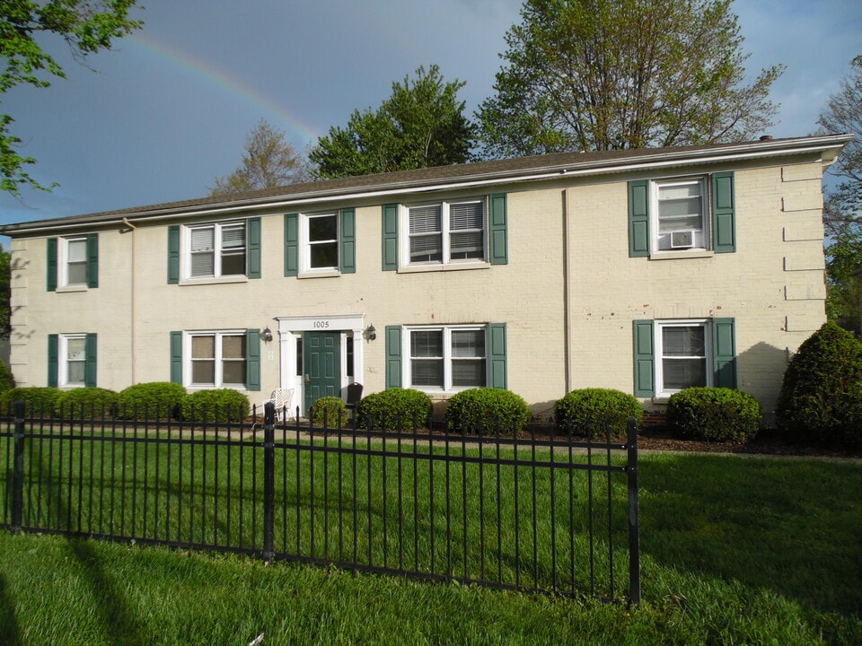1005 N Broadway in Lexington, KY - Building Photo