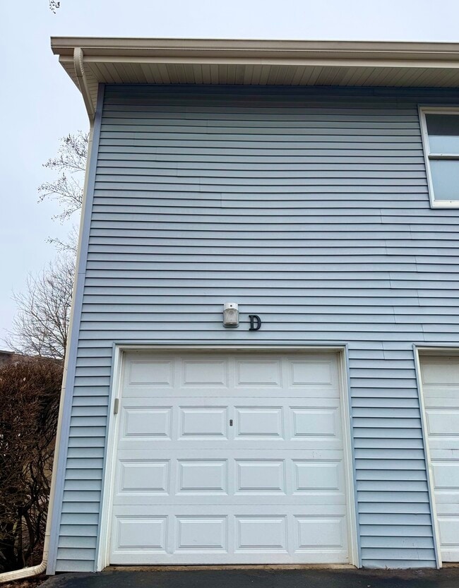 330 Hampton Ct in Bloomingdale, IL - Building Photo - Building Photo