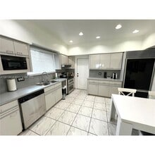 2235 SW 23rd Ave in Miami, FL - Foto de edificio - Building Photo