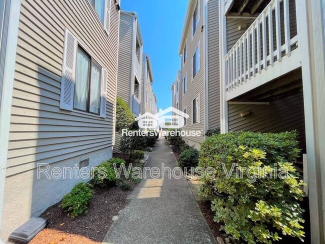 2325 Sea Shell Rd in Virginia Beach, VA - Building Photo - Building Photo