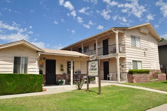 Royal Oakdale Apartments in El Cajon, CA - Building Photo - Building Photo