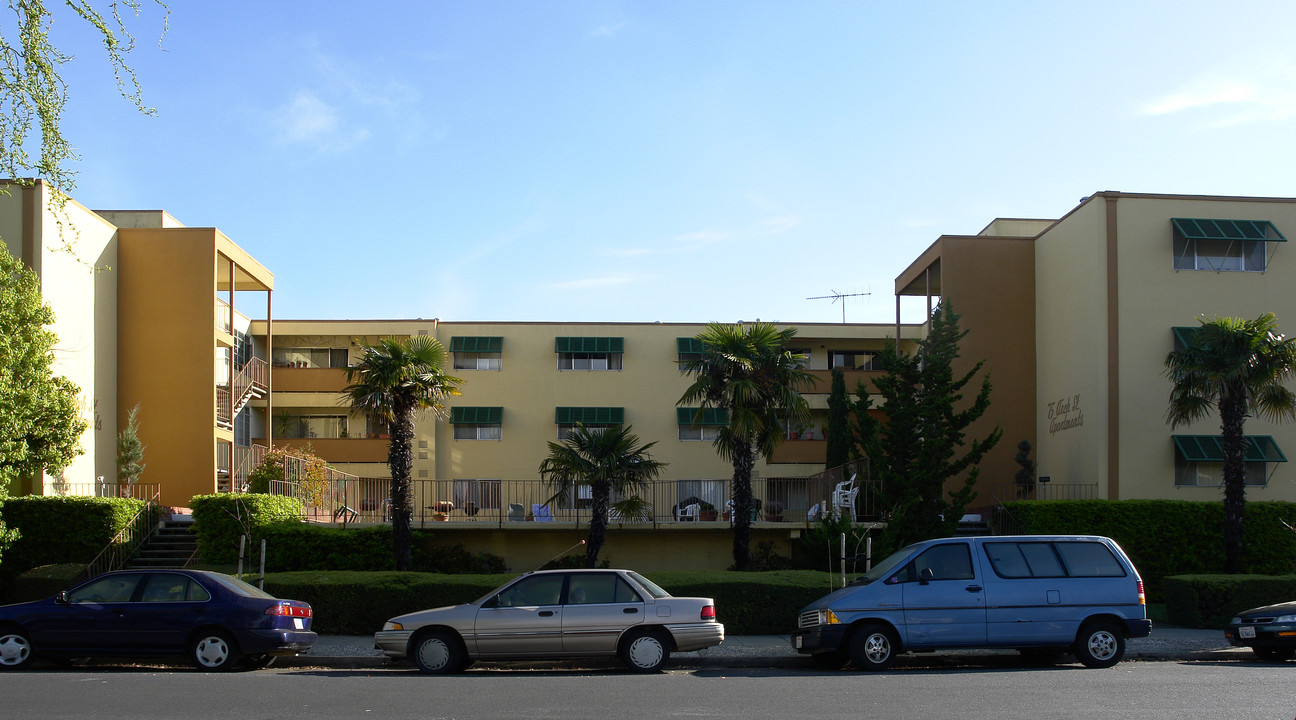 75 Arch St Apartment in Redwood City, CA - Foto de edificio