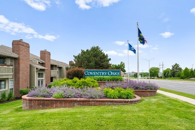 Coventry Oaks in Overland Park, KS - Building Photo - Building Photo