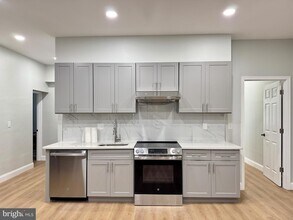 1024 Race St, Unit 2A in Philadelphia, PA - Building Photo - Building Photo
