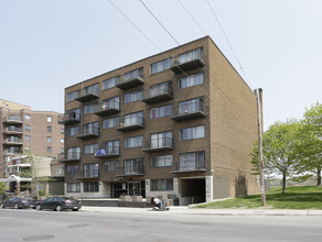 4630-4650 Lasalle Boul in Montréal, QC - Building Photo - Building Photo