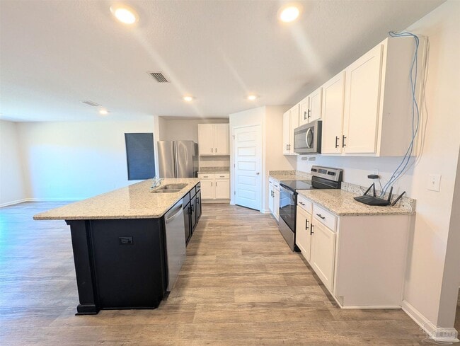 7516 Oak Lake Blvd in Bellview, FL - Building Photo - Building Photo