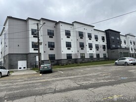 100 Jackson Ave in Carteret, NJ - Building Photo