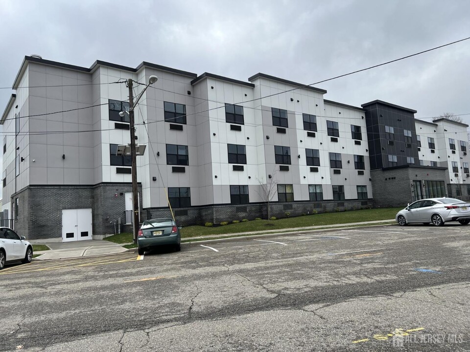 100 Jackson Ave in Carteret, NJ - Building Photo