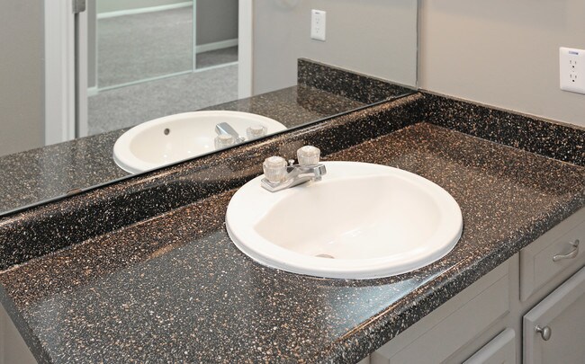 Ashton Glen in Dayton, OH - Building Photo - Interior Photo