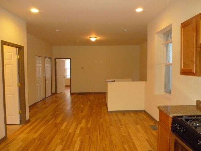 1366 N Hamlin Ave, Unit 1