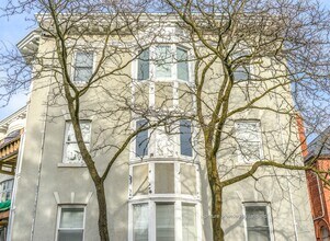 75 Crescent Rd in Toronto, ON - Building Photo - Building Photo