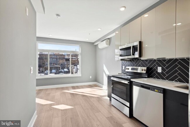 1615 Poplar St in Philadelphia, PA - Building Photo - Building Photo