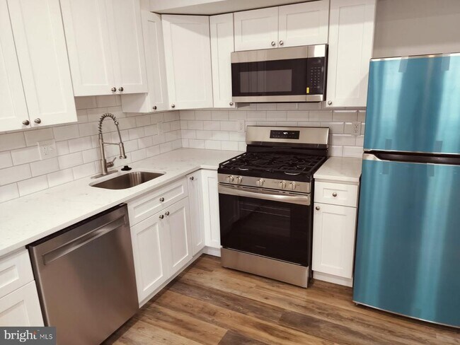 1747 W Passyunk Ave in Philadelphia, PA - Building Photo - Building Photo