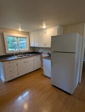 255 SE 2nd St in Canyonville, OR - Building Photo - Building Photo