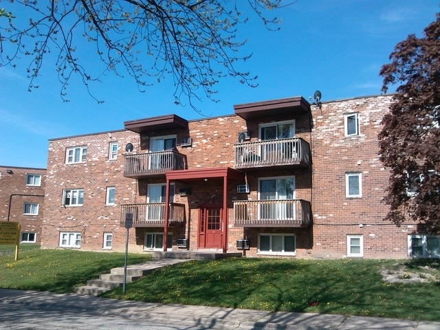 108 Drew Ln in Waukegan, IL - Foto de edificio